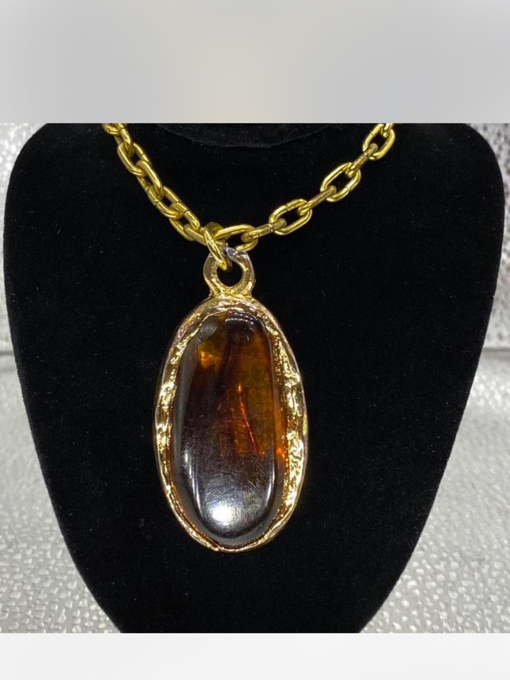 ^*^ Gold-Tone ^^^  Amber *** Pendant Necklace ***
